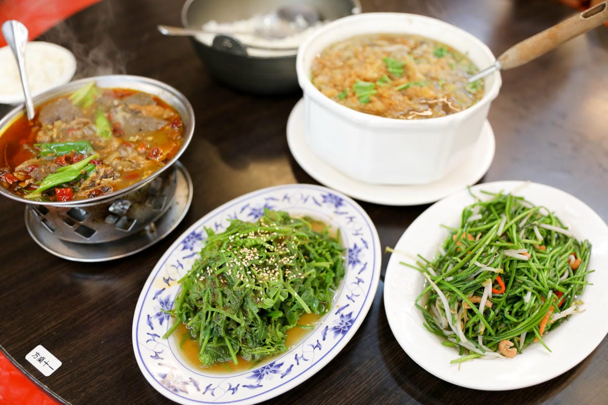 宜蘭食記｜五結美食 百匯窯烤雞餐廳 二連霸十大好食獎，海鮮快炒、宜蘭甕仔雞推薦！
