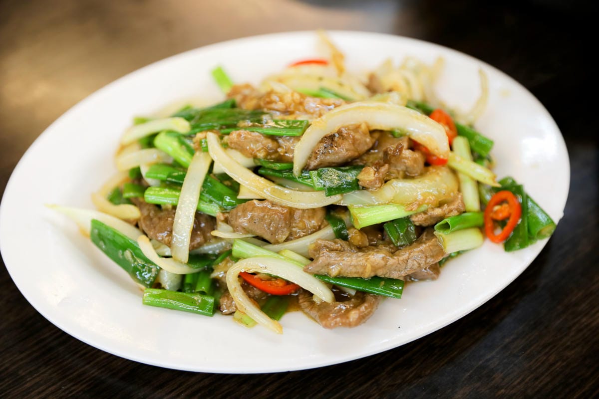 宜蘭食記｜五結美食 百匯窯烤雞餐廳 二連霸十大好食獎，海鮮快炒、宜蘭甕仔雞推薦！