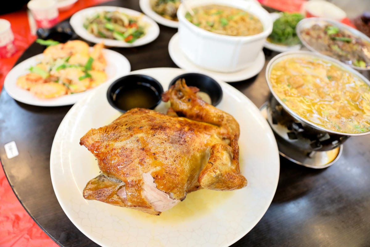 宜蘭食記｜五結美食 百匯窯烤雞餐廳 二連霸十大好食獎，海鮮快炒、宜蘭甕仔雞推薦！