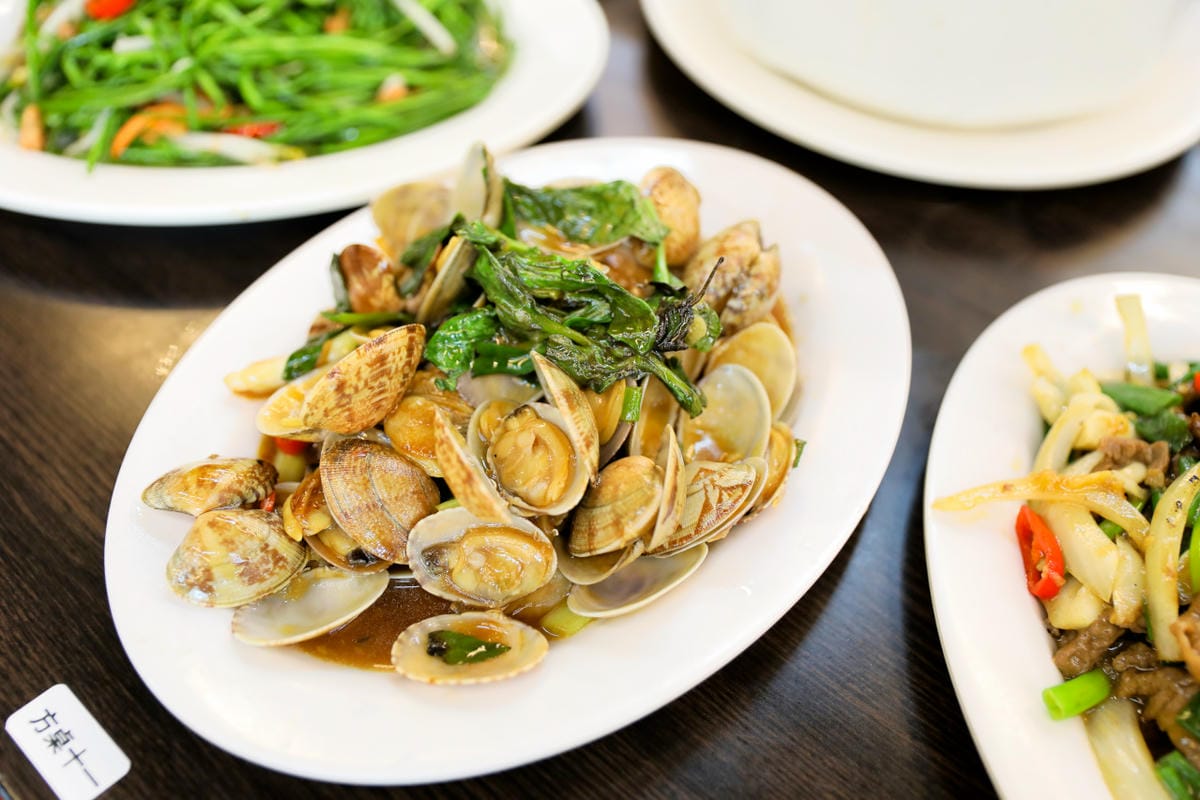 宜蘭食記｜五結美食 百匯窯烤雞餐廳 二連霸十大好食獎，海鮮快炒、宜蘭甕仔雞推薦！