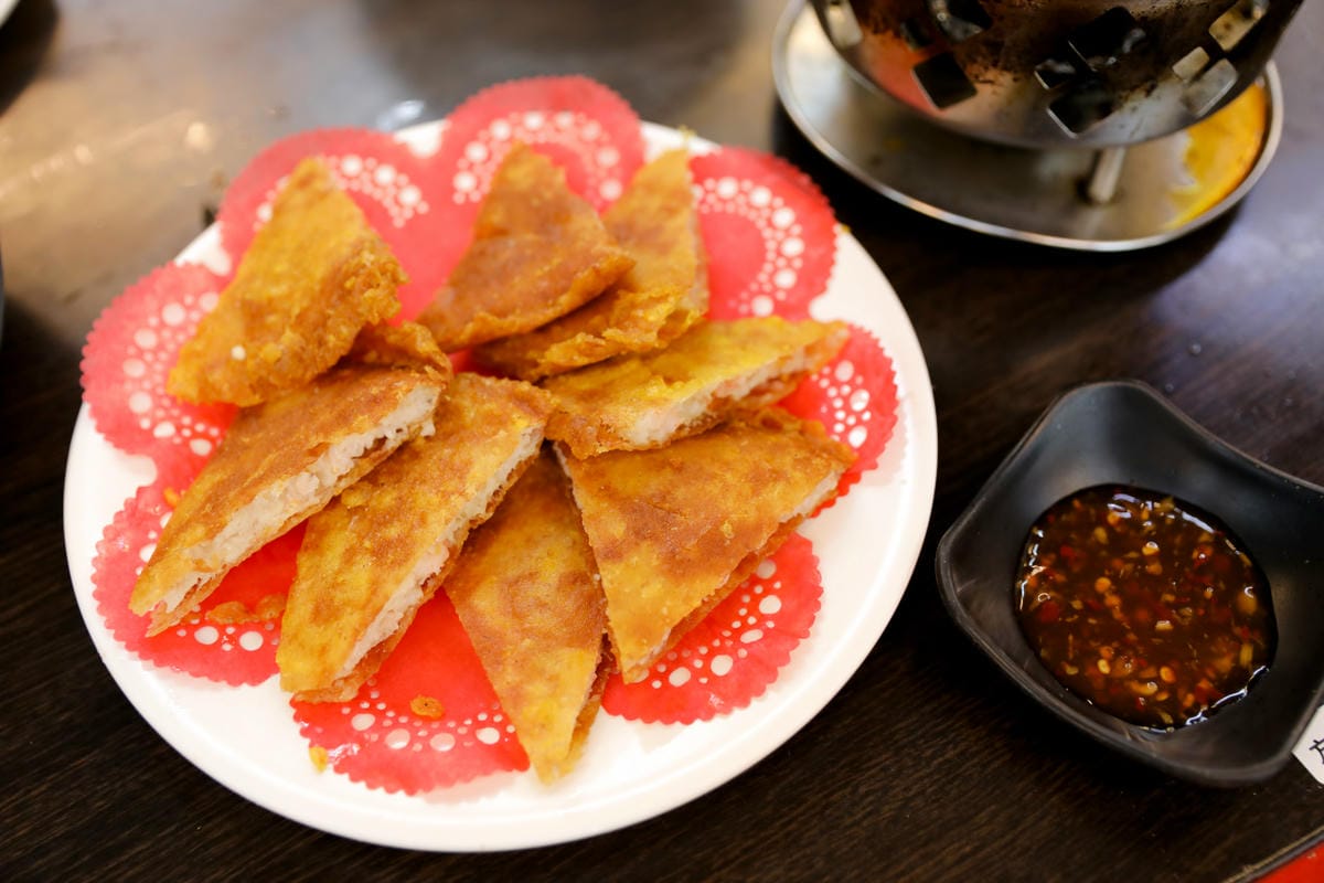 宜蘭食記｜五結美食 百匯窯烤雞餐廳 二連霸十大好食獎，海鮮快炒、宜蘭甕仔雞推薦！