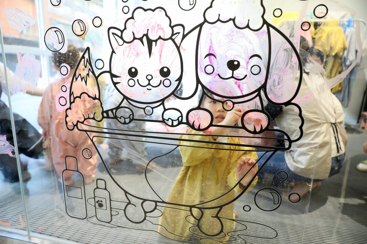 親子育兒｜台北親子遊戲活動推薦！hi kidsroom 嗨有趣 主題水彩+球池尋寶，有陪玩姐姐盡情放電！