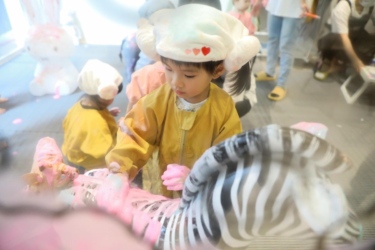 親子育兒｜台北親子遊戲活動推薦！hi kidsroom 嗨有趣 主題水彩+球池尋寶，有陪玩姐姐盡情放電！