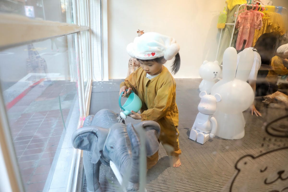 親子育兒｜台北親子遊戲活動推薦！hi kidsroom 嗨有趣 主題水彩+球池尋寶，有陪玩姐姐盡情放電！