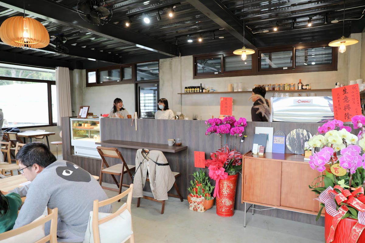 苗栗景點|赤坡高架草莓園X赤坡Ciipoe咖啡 冬天就是要來苗栗大湖採草莓,享受草莓甜點、草莓飲品! - 第6張圖 苗栗景點|赤坡高架草莓園X赤坡Ciipoe咖啡 冬天就是要來苗栗大湖採草莓,享受草莓甜點、草莓飲品!