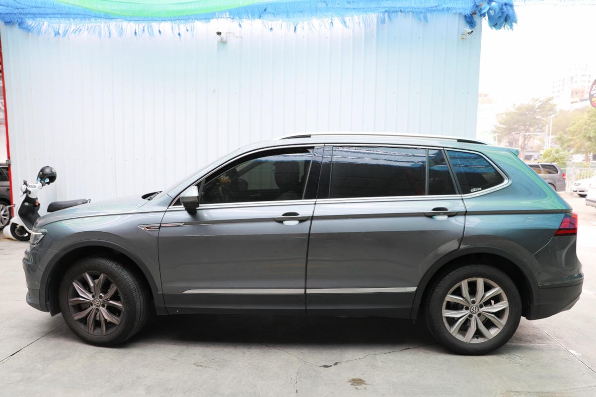 新竹洗車｜竹北手工洗車推薦！洗來登汽車美容中心 自助洗車／手工洗車+手工打蠟+內裝基礎清潔