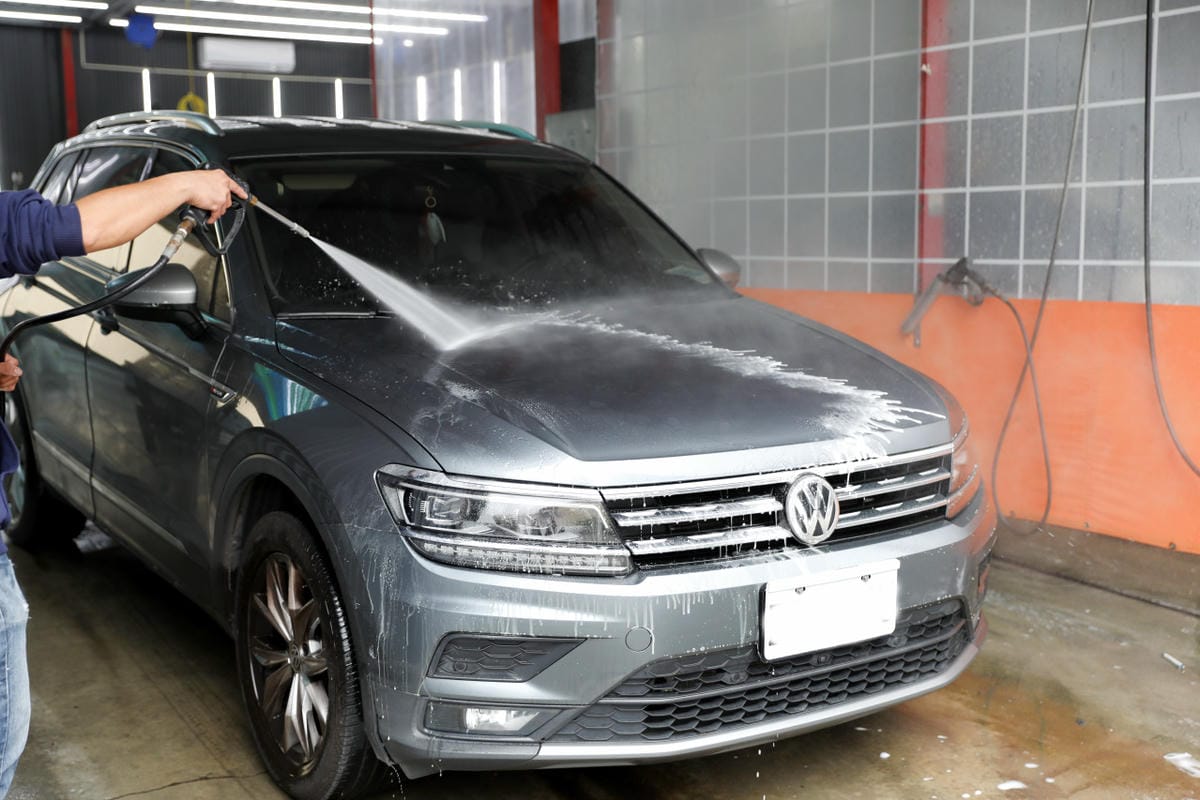 新竹洗車｜竹北手工洗車推薦！洗來登汽車美容中心 自助洗車／手工洗車+手工打蠟+內裝基礎清潔