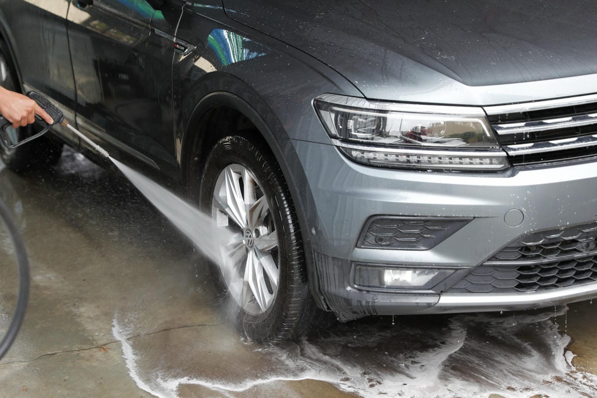 新竹洗車｜竹北手工洗車推薦！洗來登汽車美容中心 自助洗車／手工洗車+手工打蠟+內裝基礎清潔