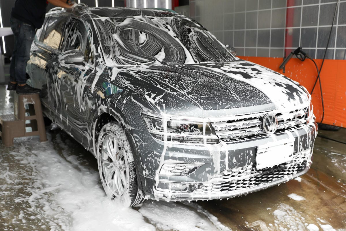 新竹洗車｜竹北手工洗車推薦！洗來登汽車美容中心 自助洗車／手工洗車+手工打蠟+內裝基礎清潔