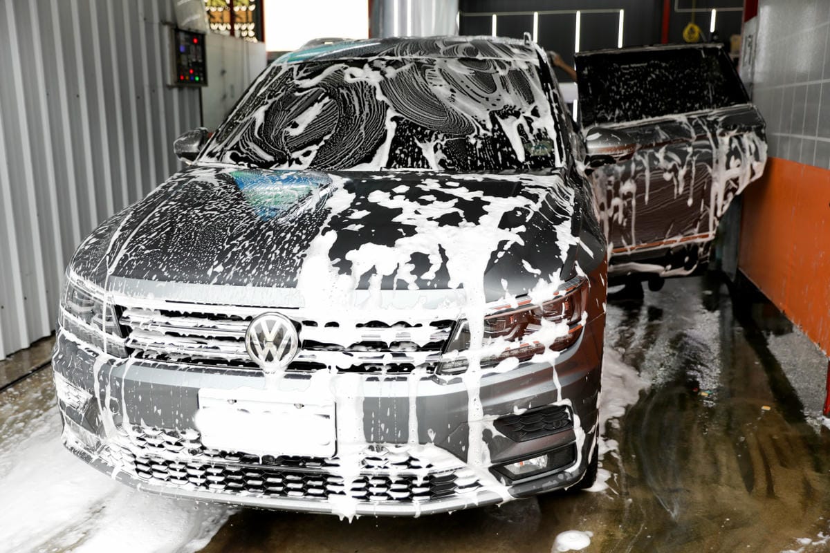 新竹洗車｜竹北手工洗車推薦！洗來登汽車美容中心 自助洗車／手工洗車+手工打蠟+內裝基礎清潔
