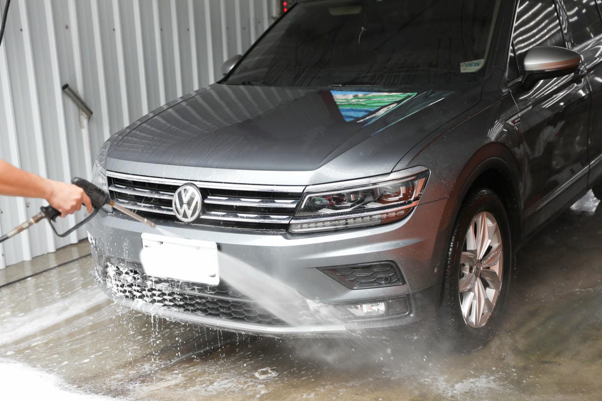 新竹洗車｜竹北手工洗車推薦！洗來登汽車美容中心 自助洗車／手工洗車+手工打蠟+內裝基礎清潔