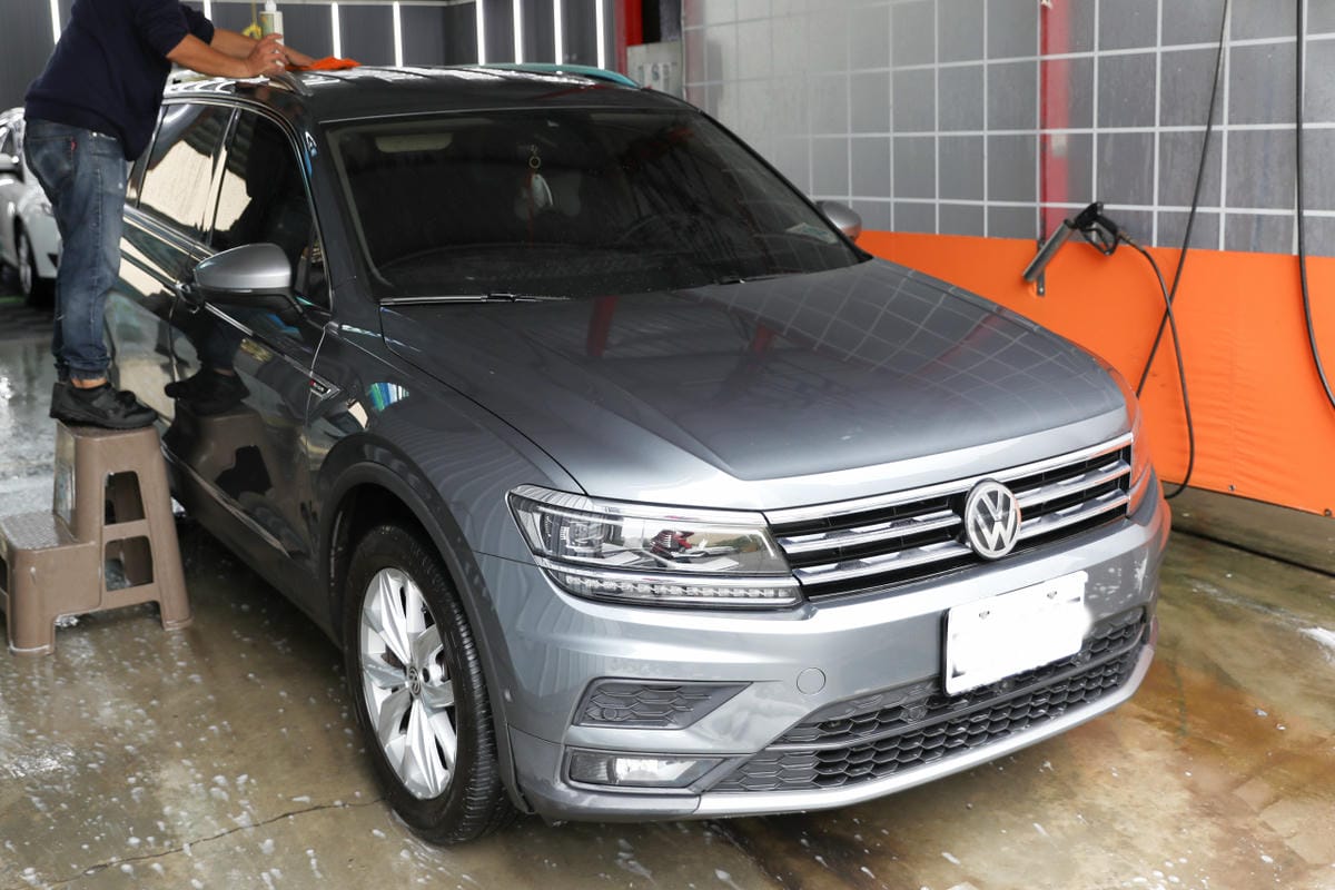 新竹洗車｜竹北手工洗車推薦！洗來登汽車美容中心 自助洗車／手工洗車+手工打蠟+內裝基礎清潔