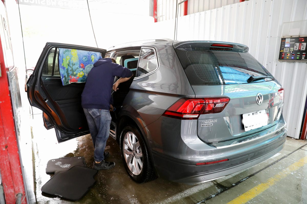 新竹洗車｜竹北手工洗車推薦！洗來登汽車美容中心 自助洗車／手工洗車+手工打蠟+內裝基礎清潔