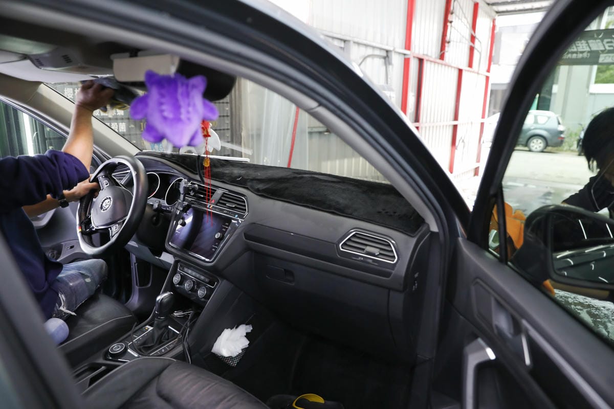新竹洗車｜竹北手工洗車推薦！洗來登汽車美容中心 自助洗車／手工洗車+手工打蠟+內裝基礎清潔