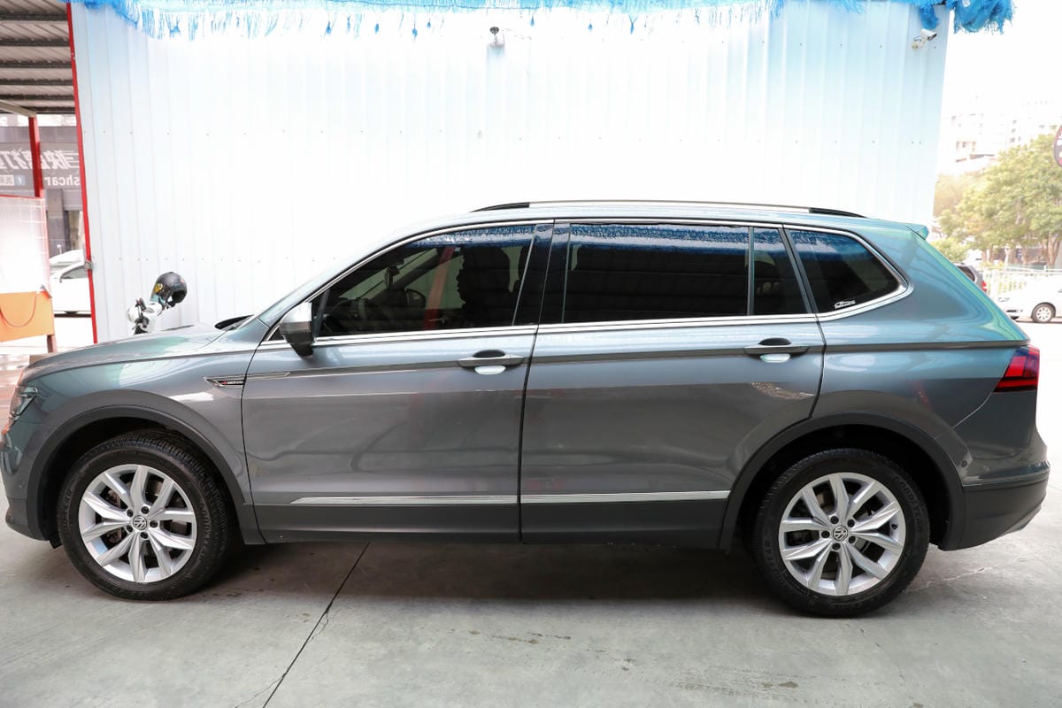 新竹洗車｜竹北手工洗車推薦！洗來登汽車美容中心 自助洗車／手工洗車+手工打蠟+內裝基礎清潔