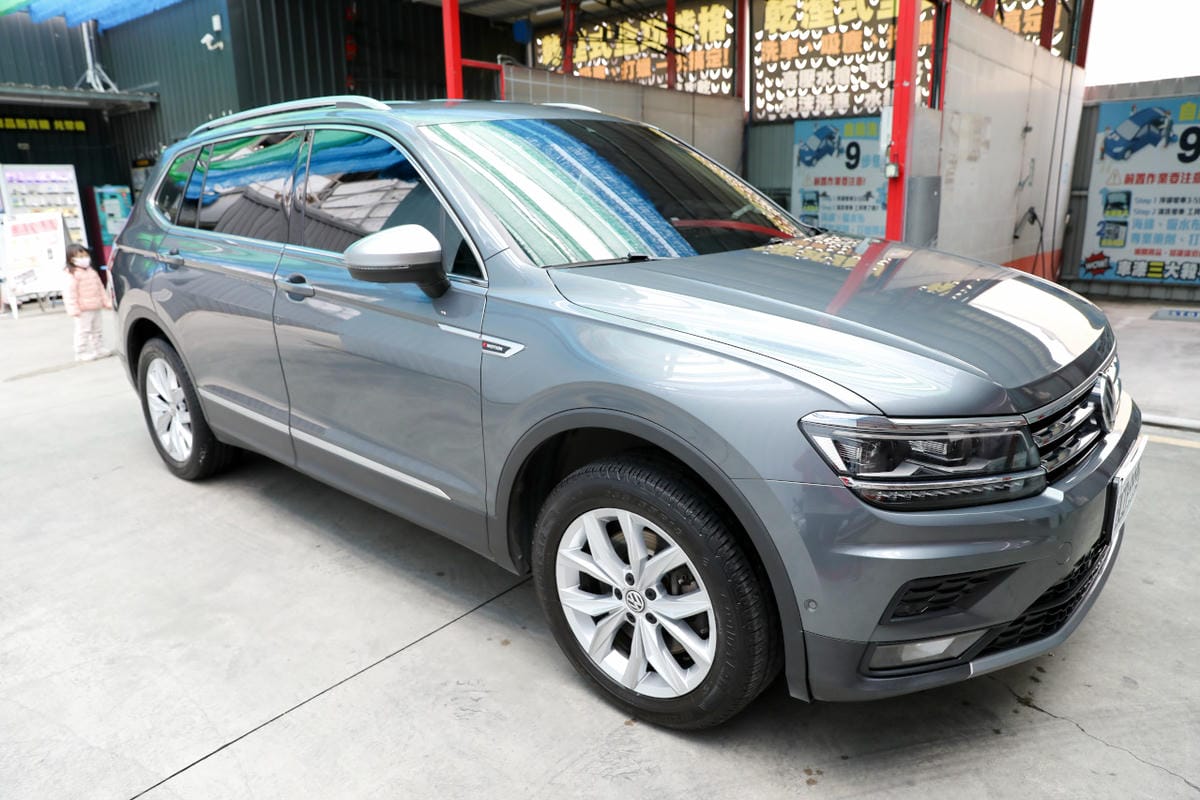 新竹洗車｜竹北手工洗車推薦！洗來登汽車美容中心 自助洗車／手工洗車+手工打蠟+內裝基礎清潔