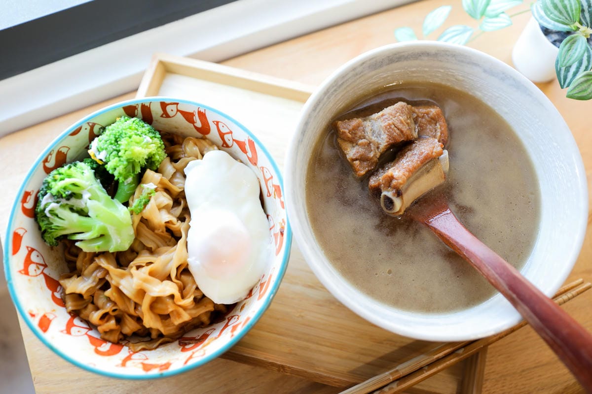 料理|夕陽漫漫與台中米其林指南推薦餐廳「膳馨民間創作料理」聯名合作冷凍料理包,露營推薦!蝦黃薑母鴨、黑蒜燉雞湯、星馬肉骨茶 - 第6張圖 料理|夕陽漫漫與台中米其林指南推薦餐廳「膳馨民間創作料理」聯名合作冷凍料理包,露營推薦!蝦黃薑母鴨、黑蒜燉雞湯、星馬肉骨茶