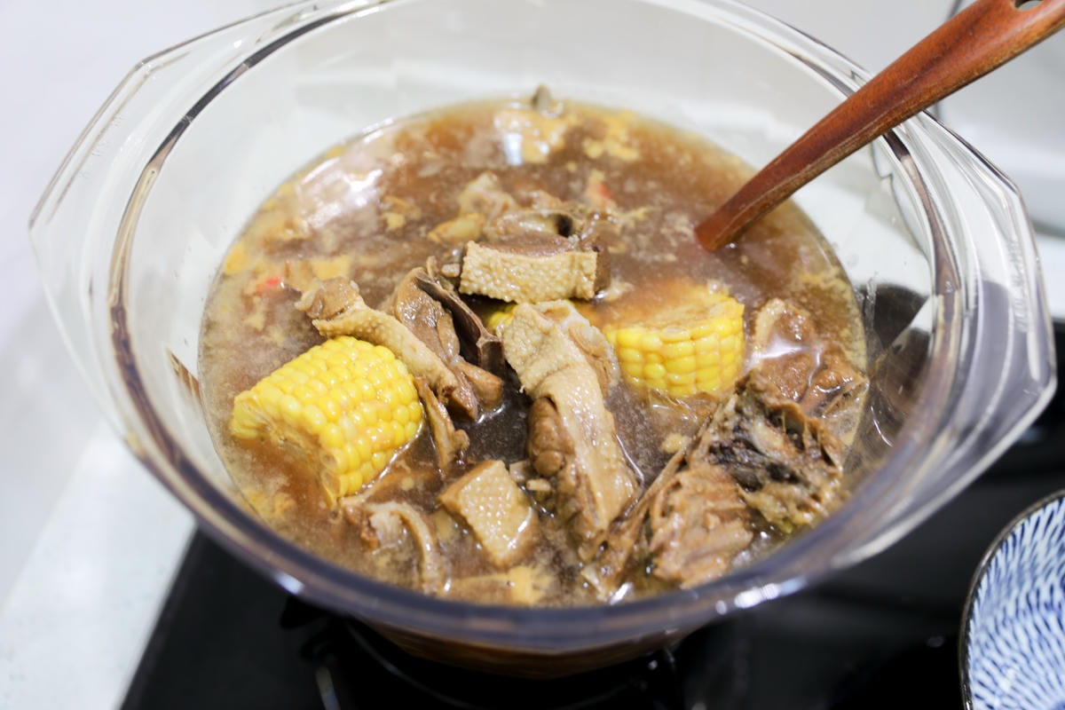 料理|夕陽漫漫與台中米其林指南推薦餐廳「膳馨民間創作料理」聯名合作冷凍料理包,露營推薦!蝦黃薑母鴨、黑蒜燉雞湯、星馬肉骨茶 - 第9張圖 料理|夕陽漫漫與台中米其林指南推薦餐廳「膳馨民間創作料理」聯名合作冷凍料理包,露營推薦!蝦黃薑母鴨、黑蒜燉雞湯、星馬肉骨茶
