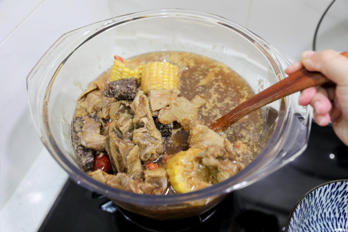 料理|夕陽漫漫與台中米其林指南推薦餐廳「膳馨民間創作料理」聯名合作冷凍料理包,露營推薦!蝦黃薑母鴨、黑蒜燉雞湯、星馬肉骨茶 - 第1張圖 料理|夕陽漫漫與台中米其林指南推薦餐廳「膳馨民間創作料理」聯名合作冷凍料理包,露營推薦!蝦黃薑母鴨、黑蒜燉雞湯、星馬肉骨茶