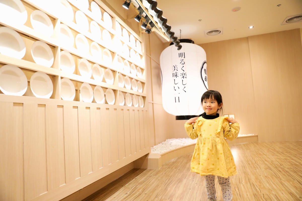 網路溫度計「此生必嚐十大高CP值無菜單鐵板燒」第一名，人氣爆紅高CP值日式無菜單鐵板燒，活龍蝦、干貝、日本A5和牛通通吃的到！明水然．樂（板橋重慶店）