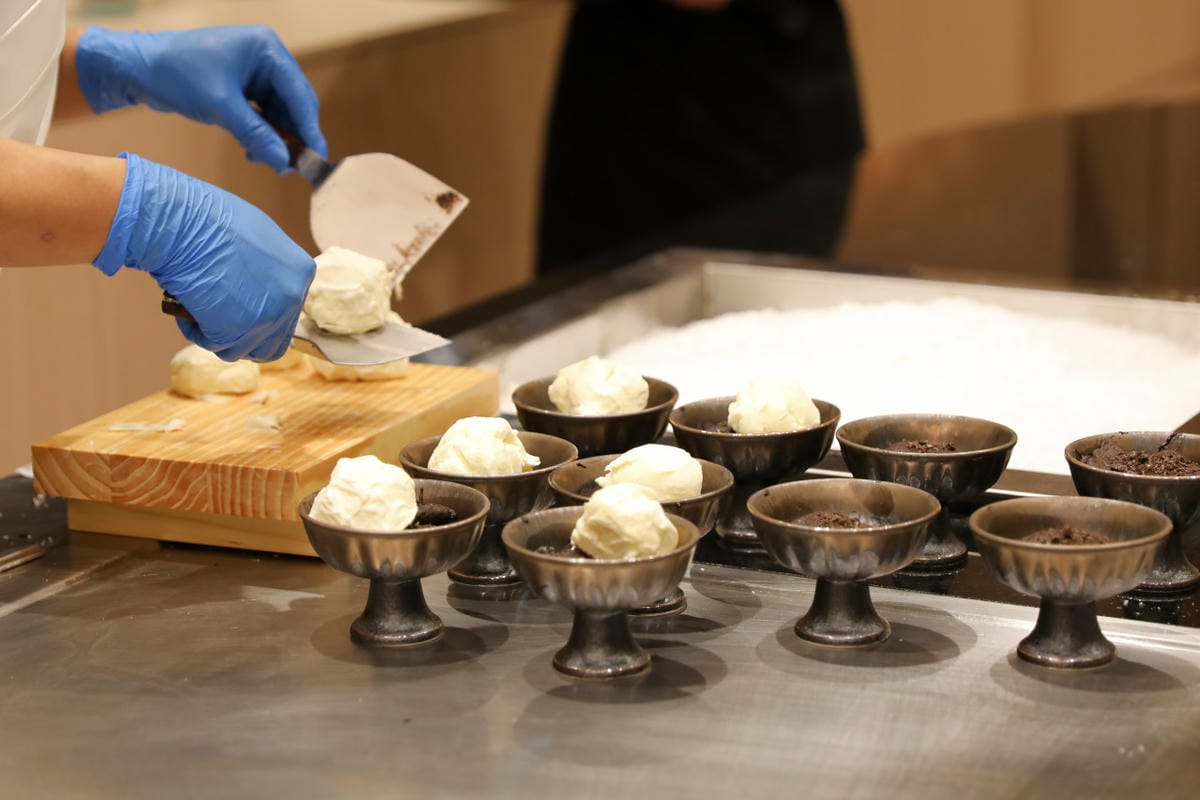 網路溫度計「此生必嚐十大高CP值無菜單鐵板燒」第一名，人氣爆紅高CP值日式無菜單鐵板燒，活龍蝦、干貝、日本A5和牛通通吃的到！明水然．樂（板橋重慶店）