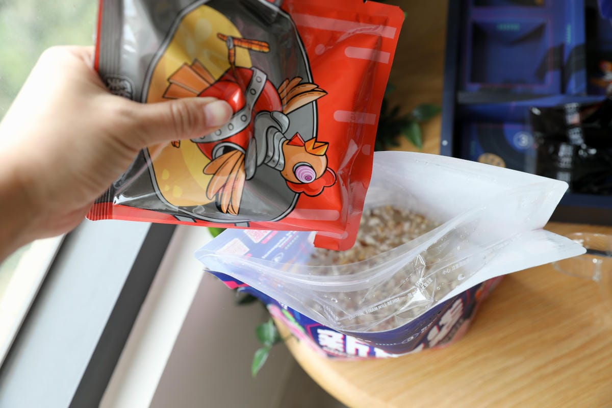 宇宙客棧專利新食袋 食神煲仔飯 生米煮成熟飯，神奇微波料理推薦！免洗碗懶人美食