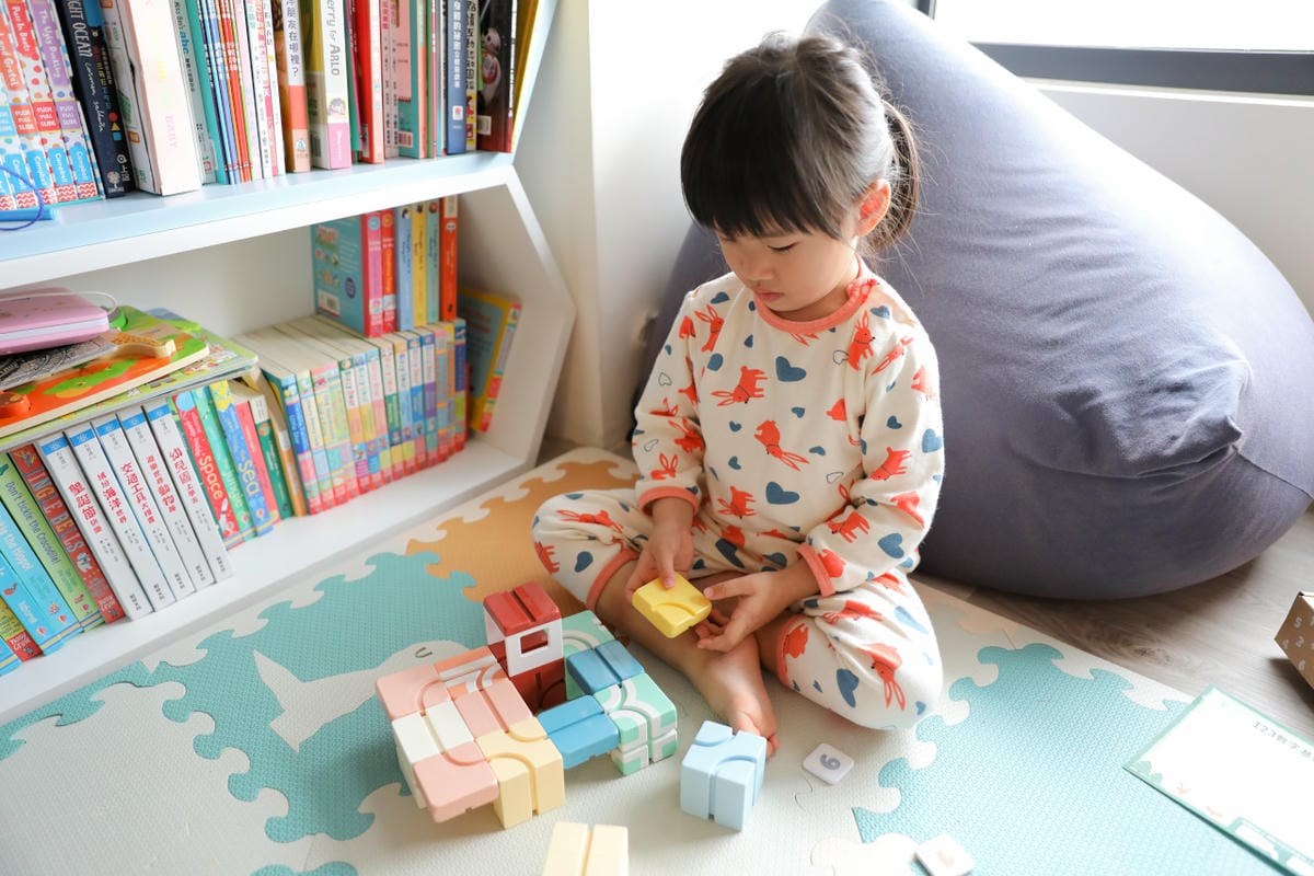Qbi益智軌道磁吸玩具,兒童STEAM玩具推薦! 磁力積木軌道玩具車 momo獨家小動物們叢林歷險軌道(123數字基礎組+3D自由變速組)