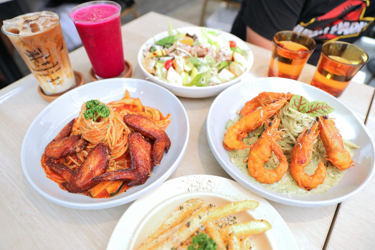 食久茶事 台中大里純白色系玻璃貨櫃屋餐廳 義大利麵超好吃~