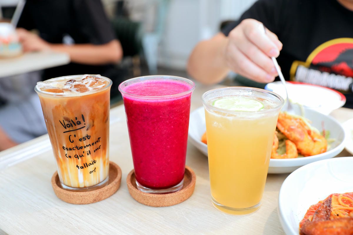 食久茶事 台中大里純白色系玻璃貨櫃屋餐廳 義大利麵超好吃~