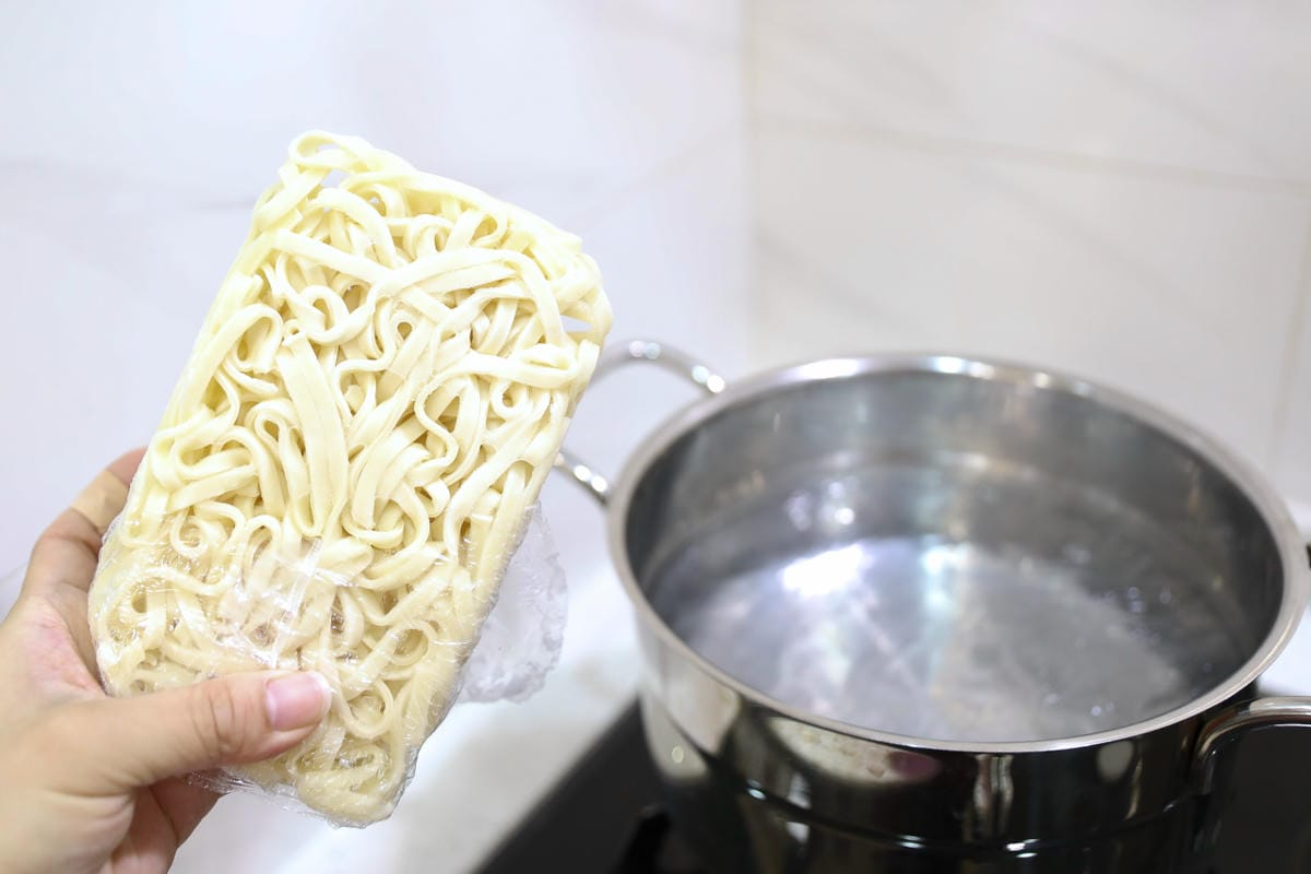 雙月食品社好市多開箱推薦必買的米其林必比登美味! 雙月冷凍食品阿甘剝皮辣椒雞湯、愛恨椒芝麵 - 第13張圖 雙月食品社好市多開箱推薦必買的米其林必比登美味! 雙月冷凍食品阿甘剝皮辣椒雞湯、愛恨椒芝麵