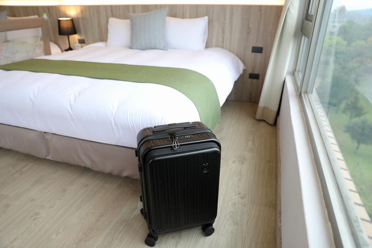 國內小旅行、出國登機箱推薦! With Me行李箱 20吋威爾斯雙層款 筆電平板收納、隱藏式行動電源