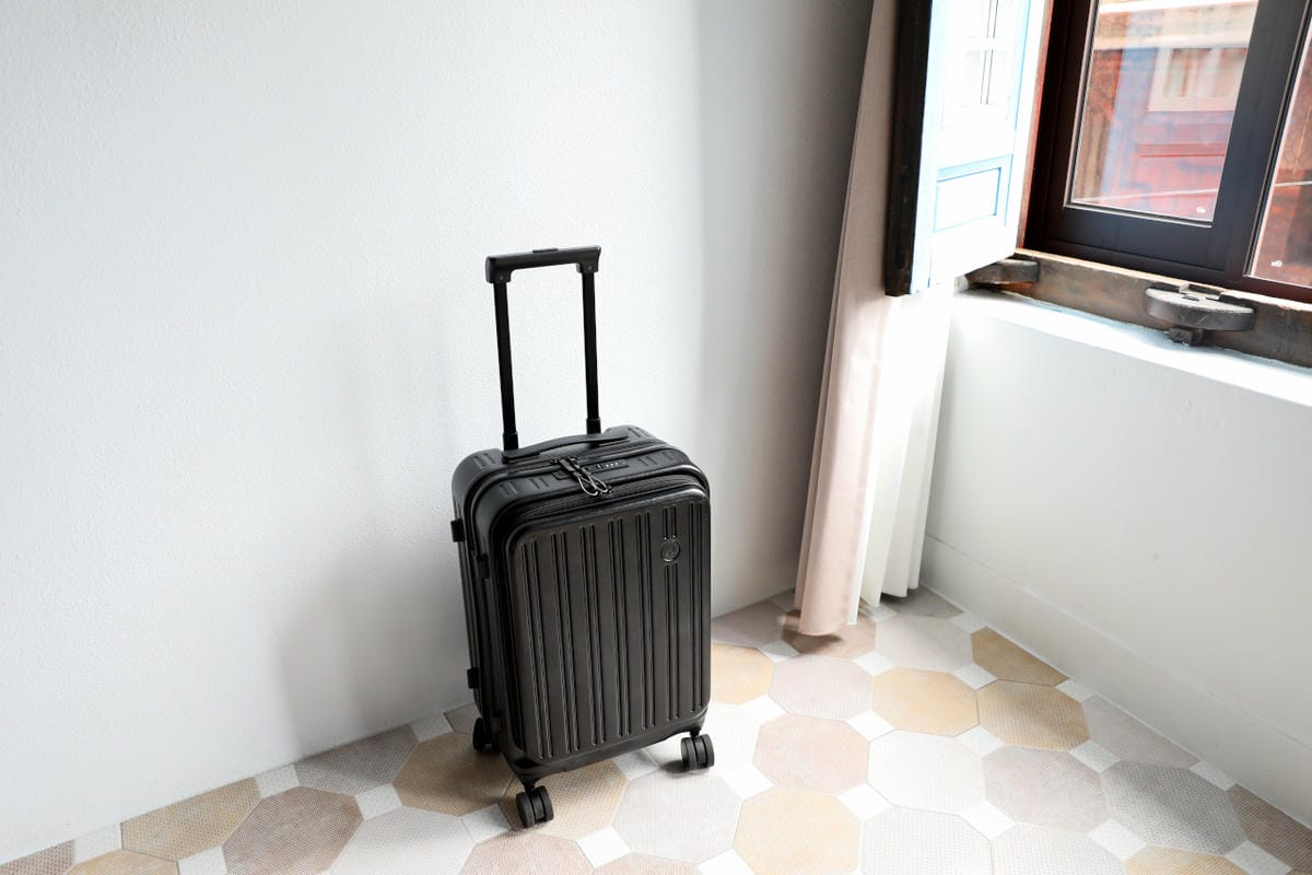 國內小旅行、出國登機箱推薦! With Me行李箱 20吋威爾斯雙層款 筆電平板收納、隱藏式行動電源