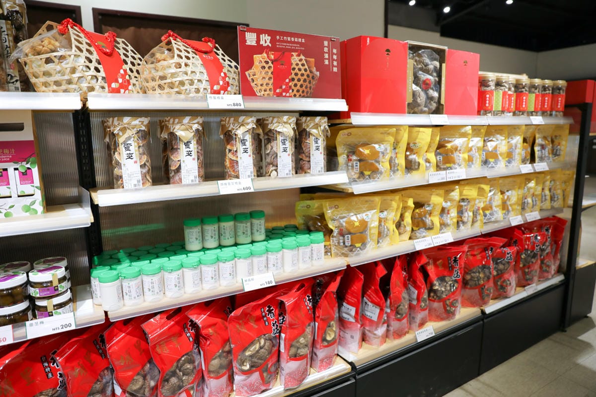 南投親子景點推薦! 豐年靈芝菇類生態農場 埔里親子採菇趣.披薩DIY.公仔彩繪 - 第7張圖 南投親子景點推薦! 豐年靈芝菇類生態農場 埔里親子採菇趣.披薩DIY.公仔彩繪