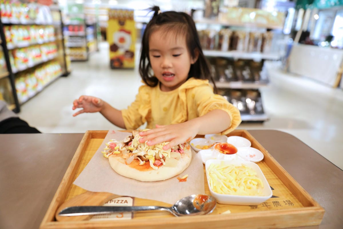 南投親子景點推薦! 豐年靈芝菇類生態農場 埔里親子採菇趣.披薩DIY.公仔彩繪 - 第49張圖 南投親子景點推薦! 豐年靈芝菇類生態農場 埔里親子採菇趣.披薩DIY.公仔彩繪