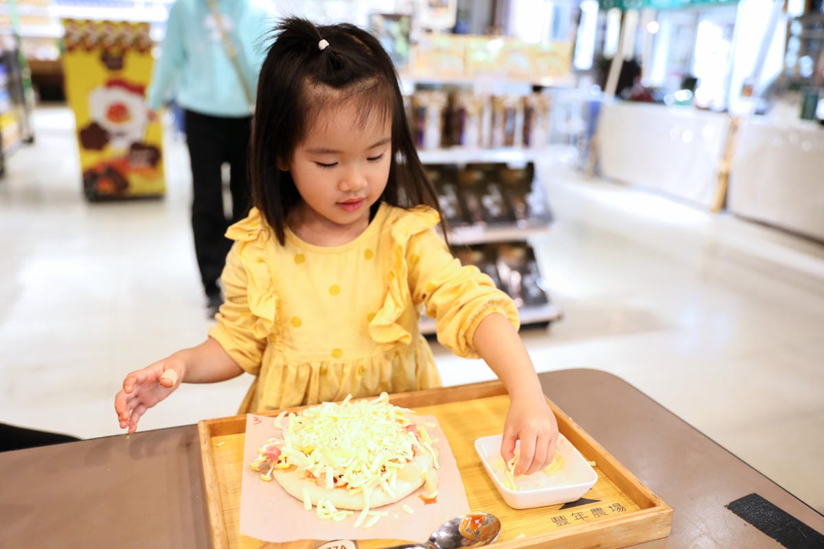 南投親子景點推薦! 豐年靈芝菇類生態農場 埔里親子採菇趣.披薩DIY.公仔彩繪 - 第50張圖 南投親子景點推薦! 豐年靈芝菇類生態農場 埔里親子採菇趣.披薩DIY.公仔彩繪