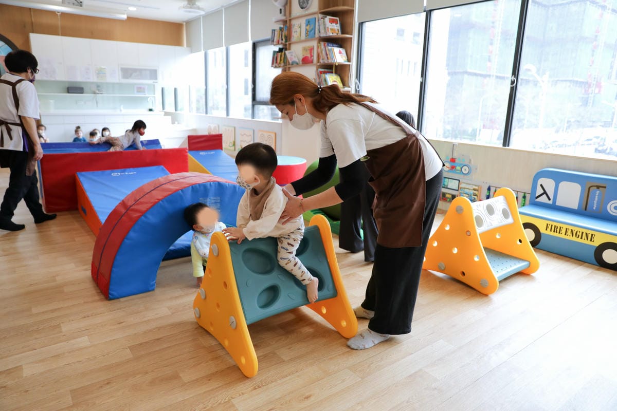 新竹私立開蒙國際音樂托嬰中心(竹北勝利感統藝術校) 竹北托嬰中心參觀心得 - 第21張圖 新竹私立開蒙國際音樂托嬰中心(竹北勝利感統藝術校) 竹北托嬰中心參觀心得