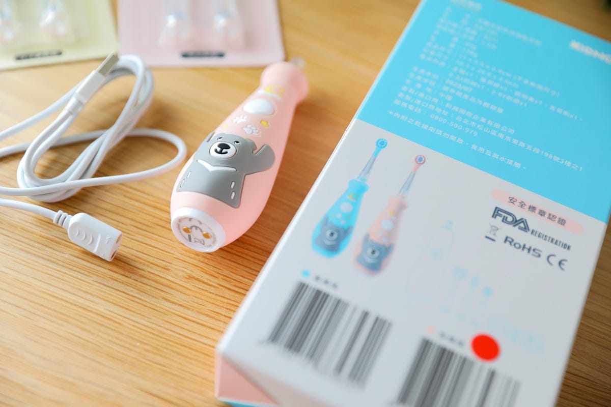 讓孩子愛上刷牙的秘訣-KIDMORY兒童炫彩音波電動牙刷 訓練孩子自主刷牙,防蛀牙好幫手推薦! - 第5張圖 讓孩子愛上刷牙的秘訣-KIDMORY兒童炫彩音波電動牙刷 訓練孩子自主刷牙,防蛀牙好幫手推薦!