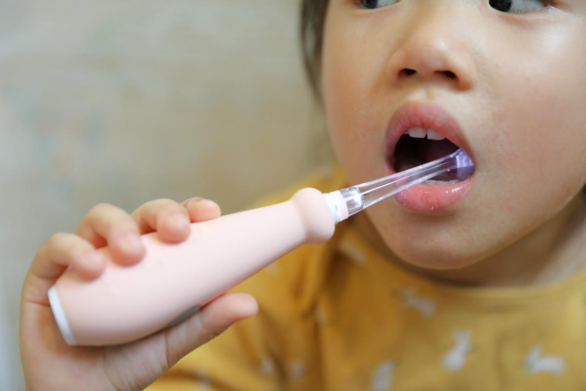 讓孩子愛上刷牙的秘訣-KIDMORY兒童炫彩音波電動牙刷 訓練孩子自主刷牙,防蛀牙好幫手推薦! - 第14張圖 讓孩子愛上刷牙的秘訣-KIDMORY兒童炫彩音波電動牙刷 訓練孩子自主刷牙,防蛀牙好幫手推薦!