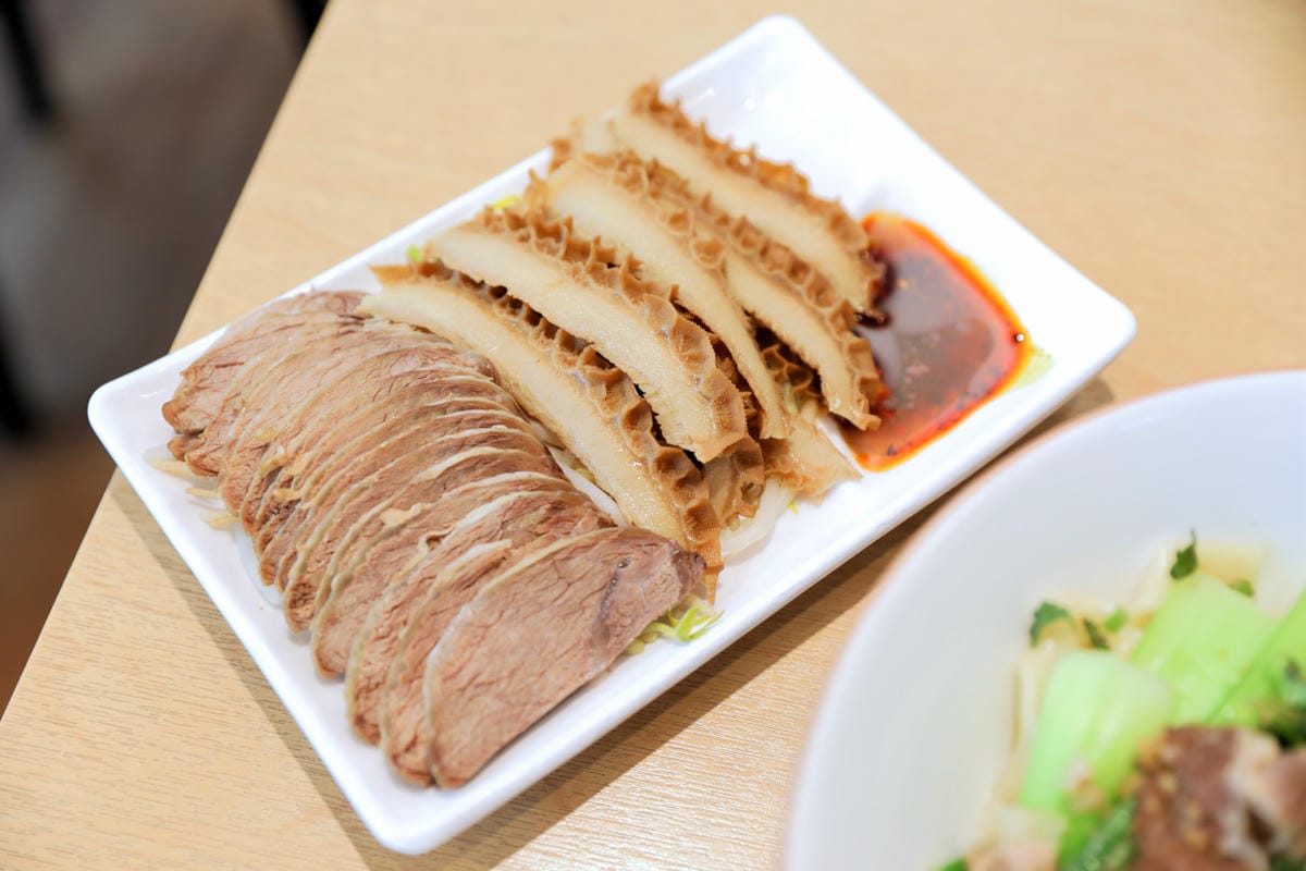 新北牛肉麵推薦! 蘆洲平價美食 一面之緣 襄楚麵食館 紅燒/清燉牛肉麵.重慶酸辣粉