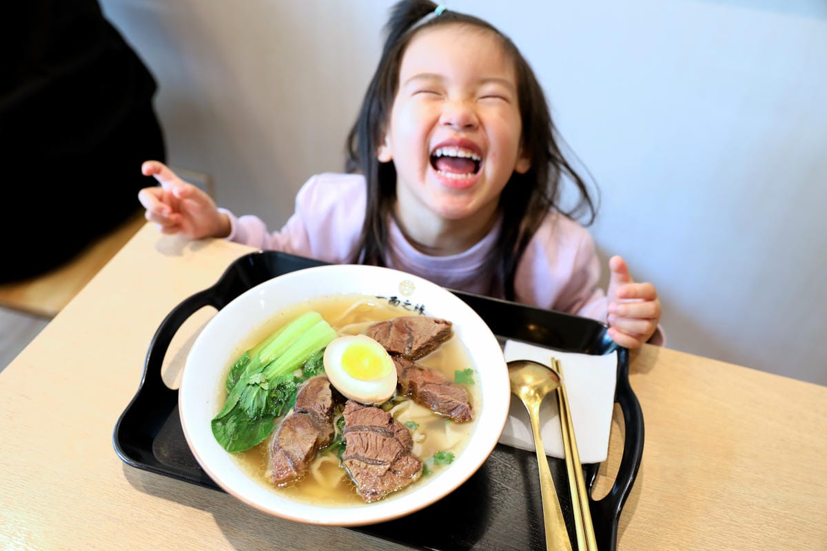 新北牛肉麵推薦! 蘆洲平價美食 一面之緣 襄楚麵食館 紅燒/清燉牛肉麵.重慶酸辣粉