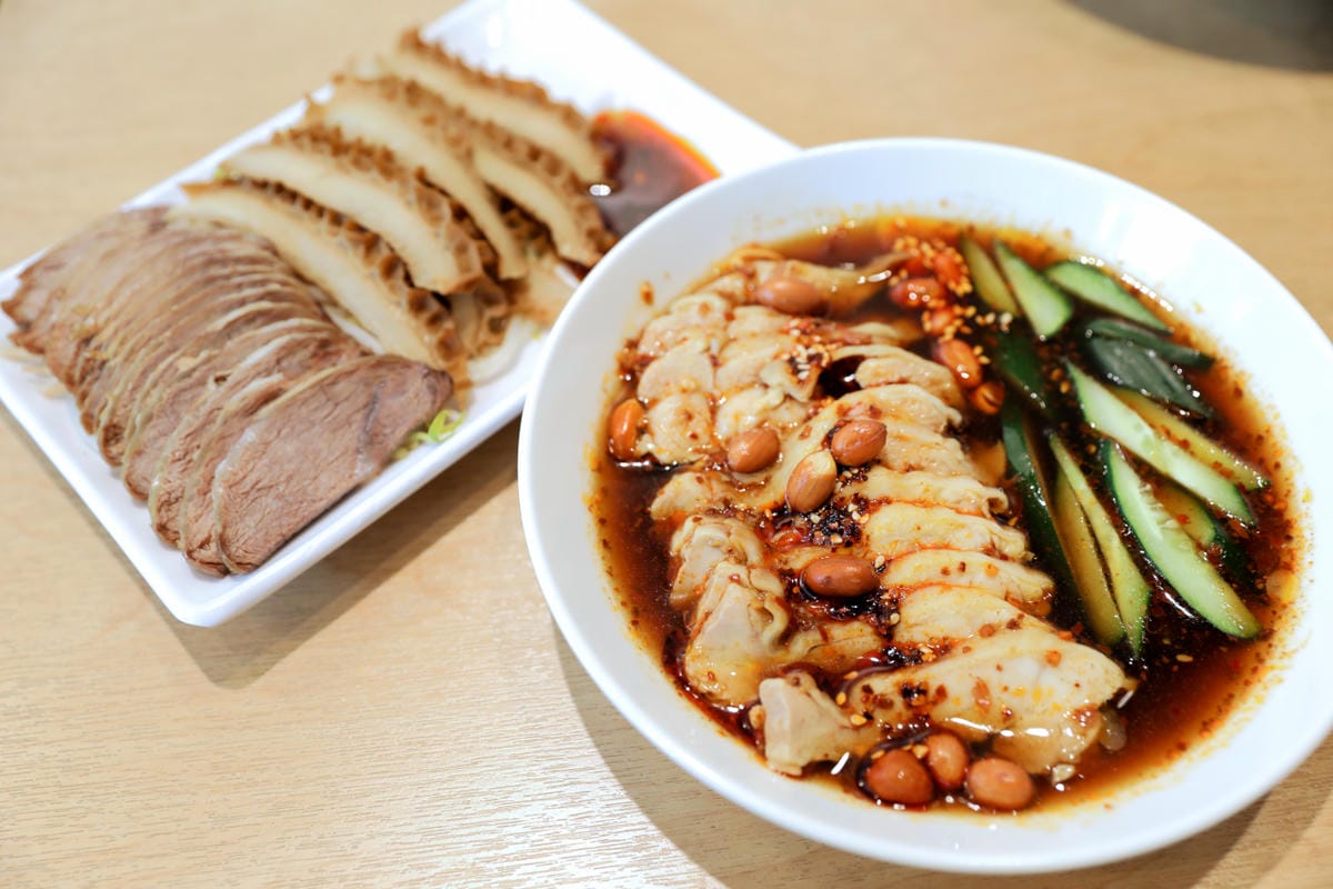 新北牛肉麵推薦! 蘆洲平價美食 一面之緣 襄楚麵食館 紅燒/清燉牛肉麵.重慶酸辣粉