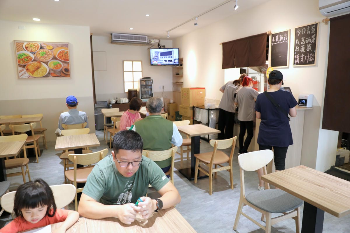 頂溪站美食推薦! 永和竹林路小本經營飯麵小館 麻醬麵.排骨炒飯.紅油抄手.餛飩湯.蕃茄蛋花湯