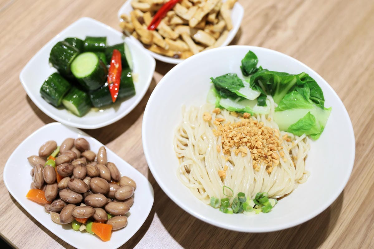 頂溪站美食推薦! 永和竹林路小本經營飯麵小館 麻醬麵.排骨炒飯.紅油抄手.餛飩湯.蕃茄蛋花湯