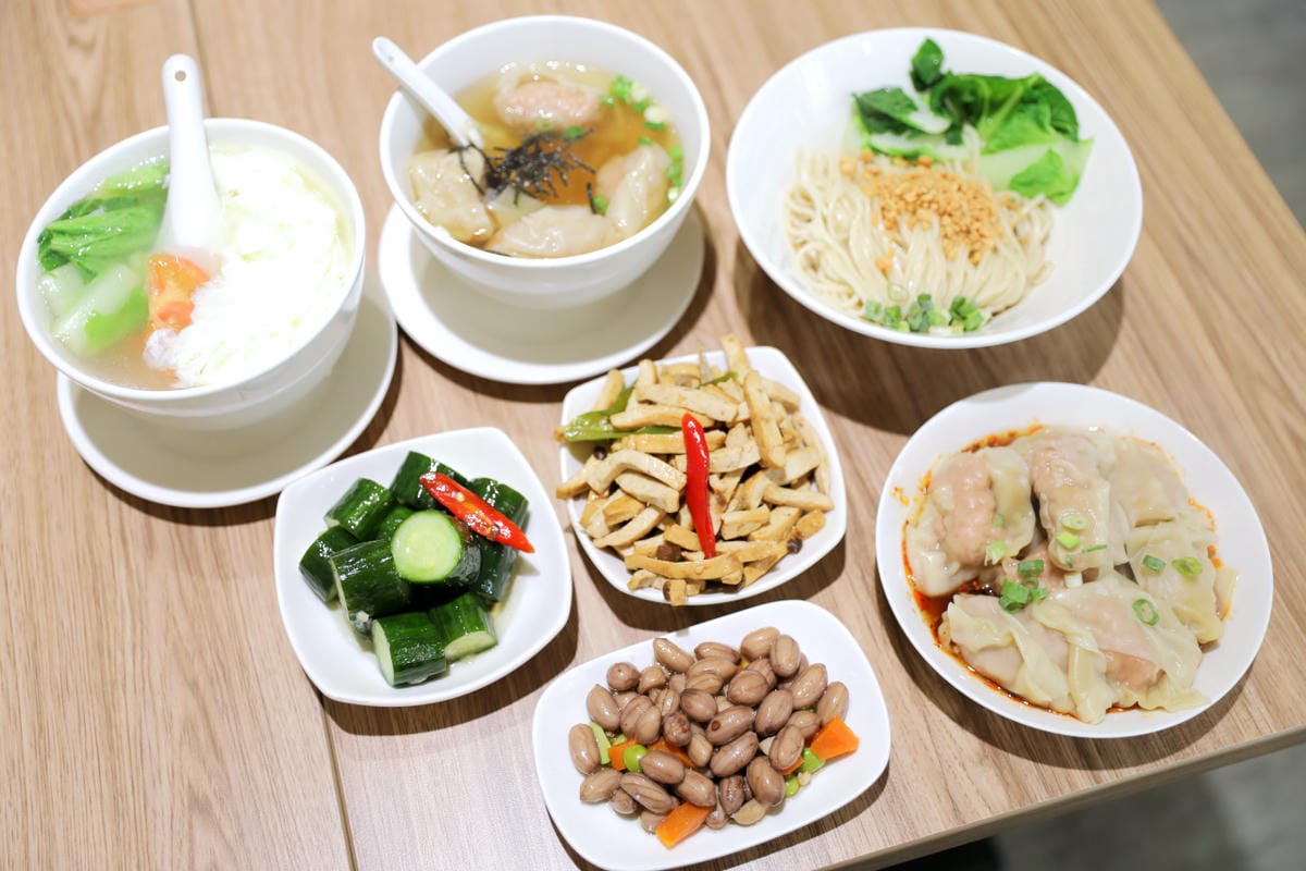 頂溪站美食推薦! 永和竹林路小本經營飯麵小館 麻醬麵.排骨炒飯.紅油抄手.餛飩湯.蕃茄蛋花湯