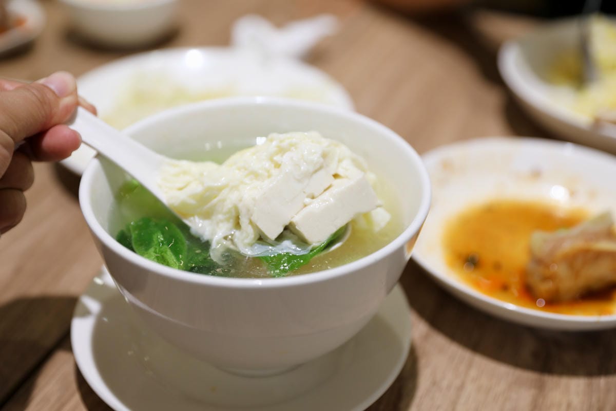 頂溪站美食推薦! 永和竹林路小本經營飯麵小館 麻醬麵.排骨炒飯.紅油抄手.餛飩湯.蕃茄蛋花湯