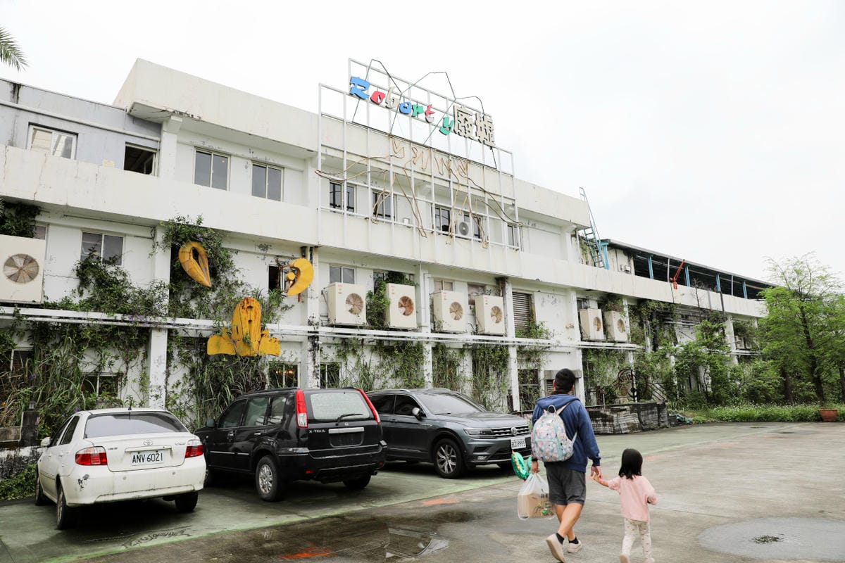 宜蘭蘇澳雨天室內親子景點推薦! 全台唯一暴龍化石真跡就在瘋狂夢想藝術園區 Robert Y廢墟-暴龍館 - 第71張圖 宜蘭蘇澳雨天室內親子景點推薦! 全台唯一暴龍化石真跡就在瘋狂夢想藝術園區 Robert Y廢墟-暴龍館