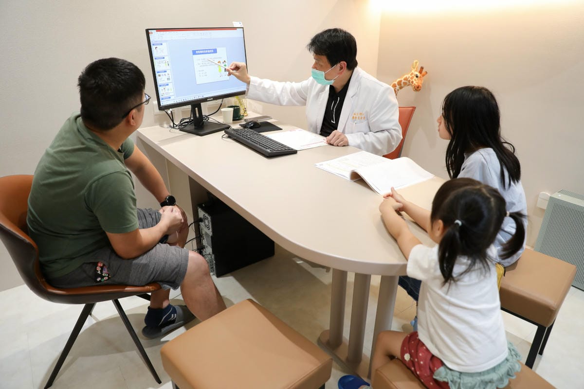 台北兒童成長門診推薦! 琢月診所/長高事務所 骨齡攝影檢查,身高異常矮小.性早熟治療