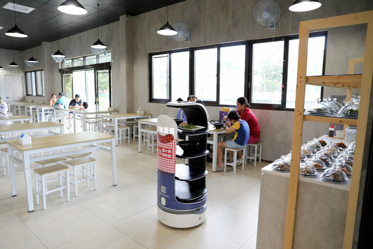 桃園中壢牛肉麵推薦! 近中原大學 鍾小勤麵食館 超高CP值免費加麵加湯.豆花吃到飽,附設停車場