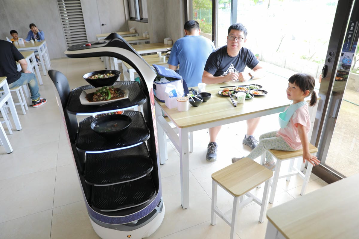桃園中壢牛肉麵推薦! 近中原大學 鍾小勤麵食館 超高CP值免費加麵加湯.豆花吃到飽,附設停車場