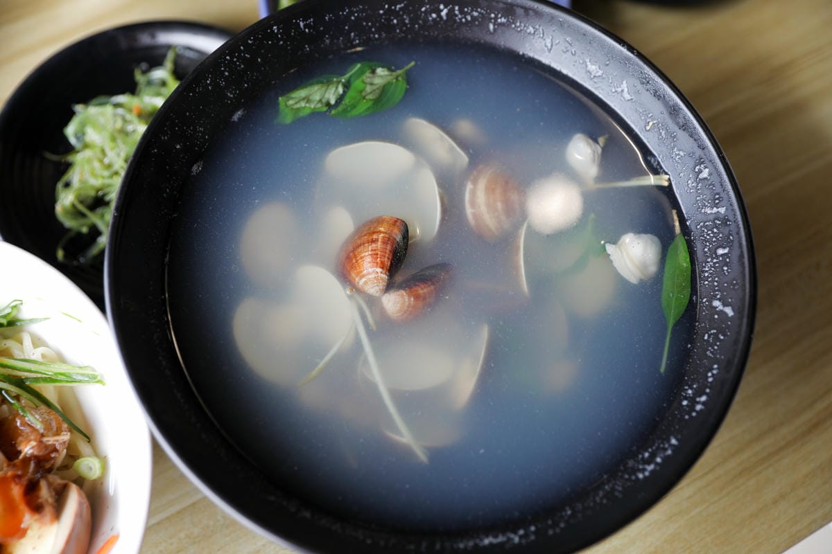 桃園中壢牛肉麵推薦! 近中原大學 鍾小勤麵食館 超高CP值免費加麵加湯.豆花吃到飽,附設停車場